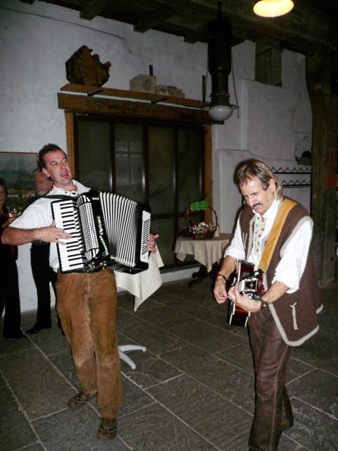 02   ... der baerigen Musi‘ aus Tirol (ohne Verstaerker)).jpg